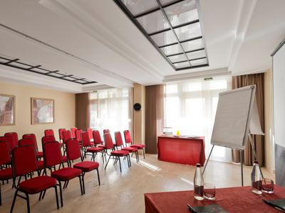 Professional Meeting Space 2 Minutes from the Croisette in Cannes