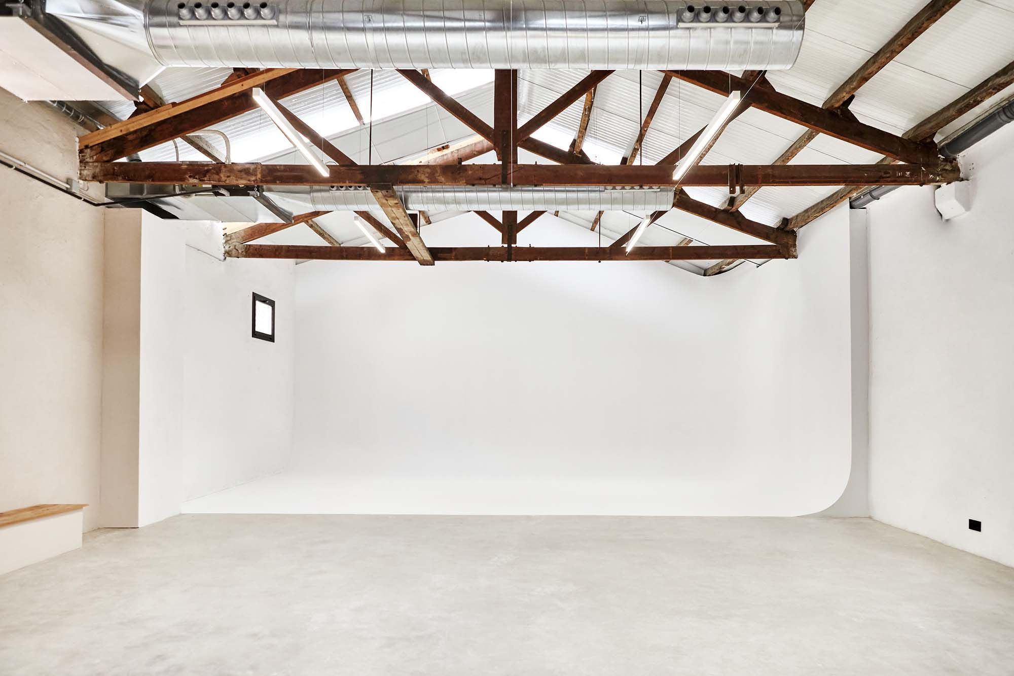 Versatile Gallery Venue in Barcelona for Business Events