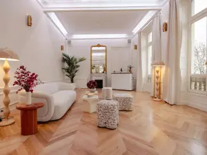 Appartement haussmannien avec vue sur l'Arc de Triomphe