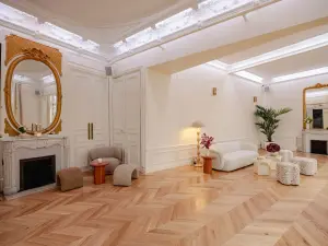 Appartement haussmannien avec vue sur l'Arc de Triomphe
