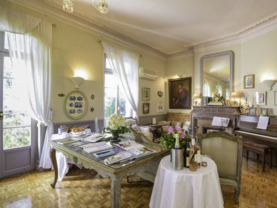 Belle Epoque villa with a cute garden in the center of Nice