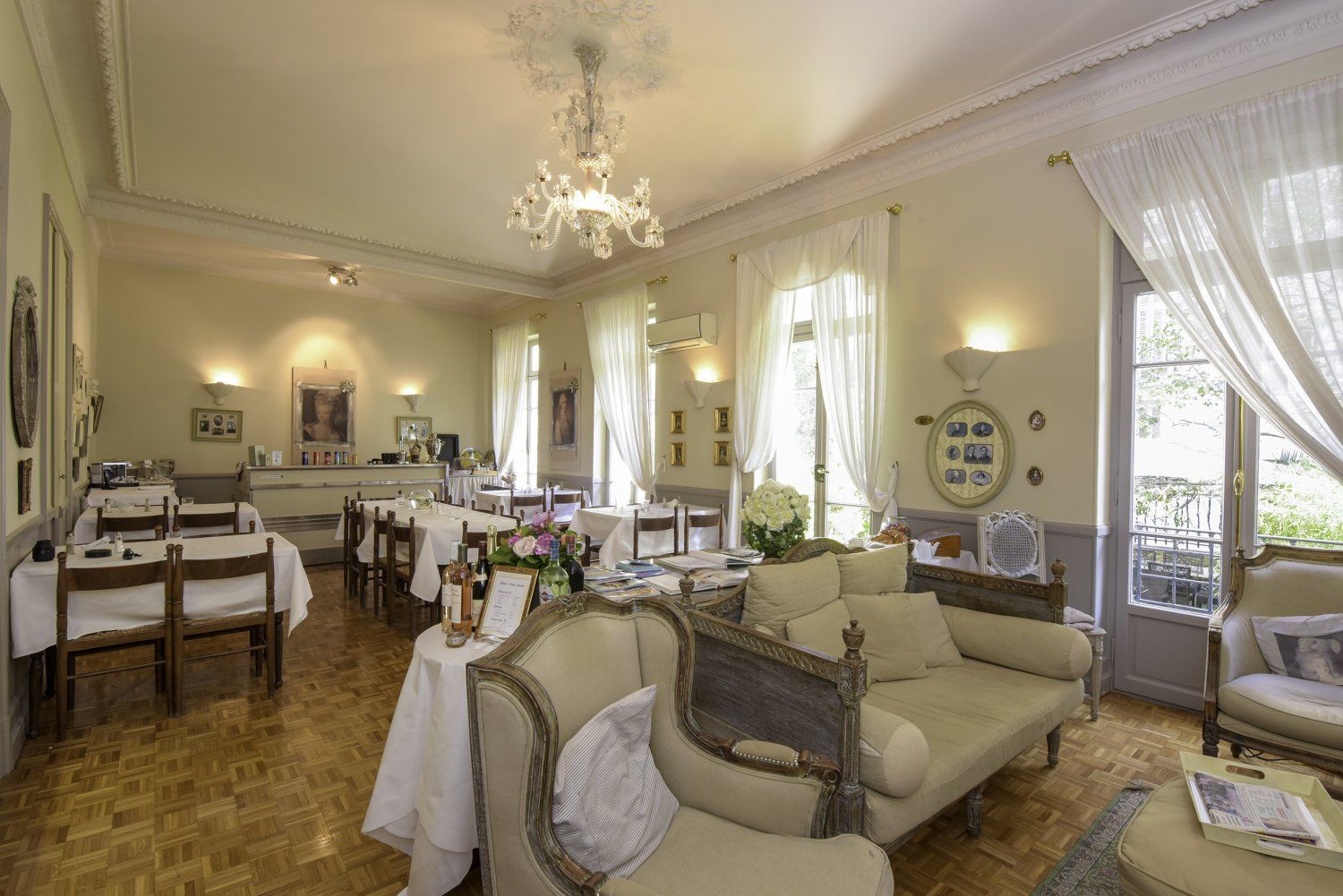 Belle Epoque villa with a cute garden in the center of Nice