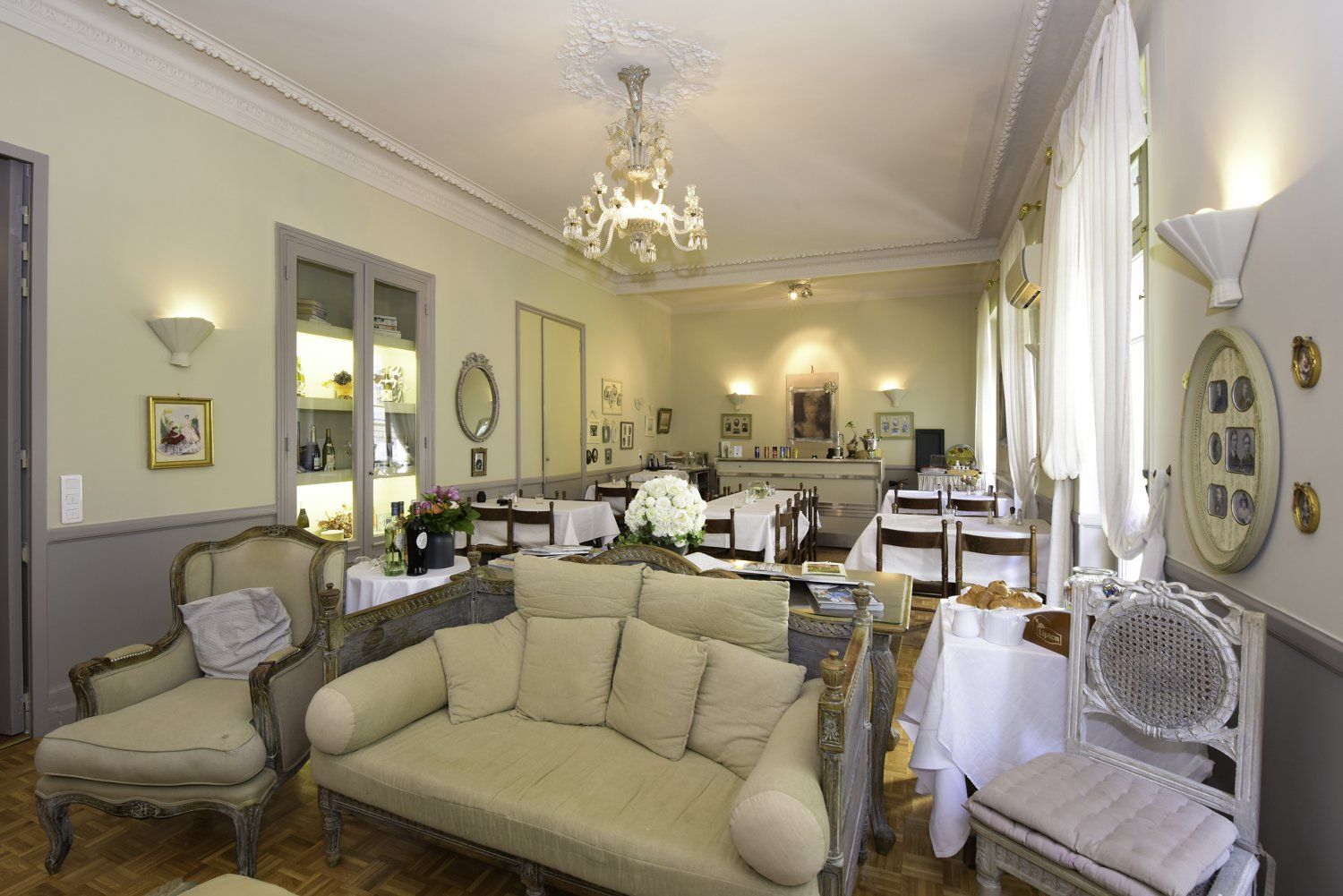 Belle Epoque villa with a cute garden in the center of Nice