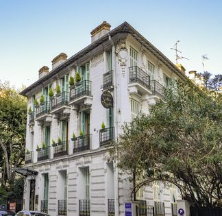 Belle Epoque villa with a cute garden in the center of Nice