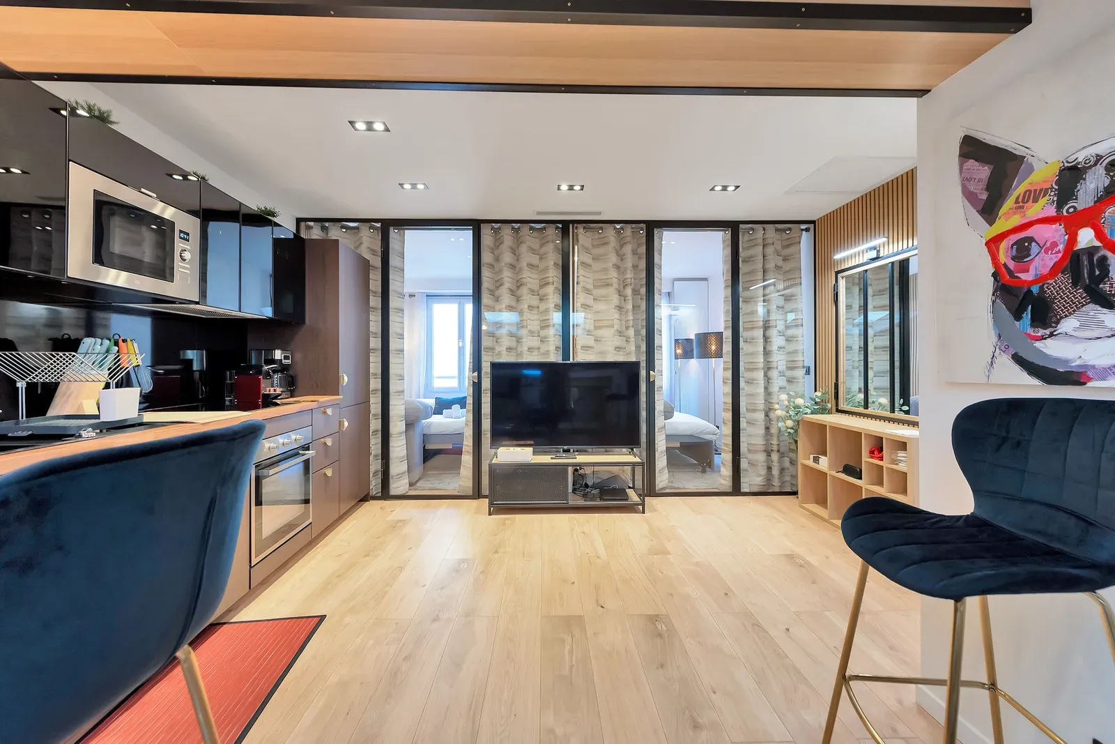 Elegant 3-Bedroom Haven Opposite the Palais des Festivals in Cannes