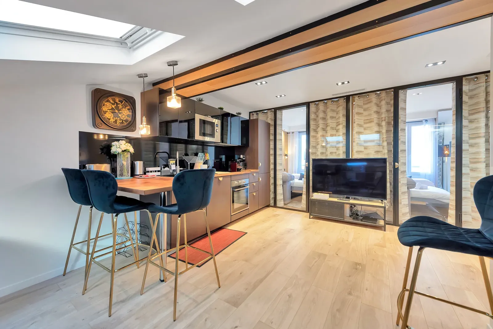 Elegant 3-Bedroom Haven Opposite the Palais des Festivals in Cannes