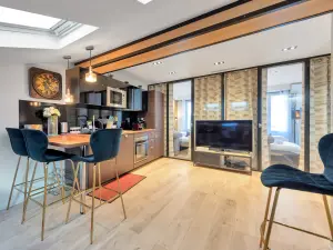 Elegant 3-Bedroom Haven Opposite the Palais des Festivals in Cannes
