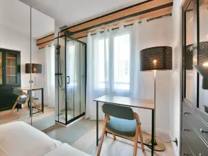 Elegant 3-Bedroom Haven Opposite the Palais des Festivals in Cannes
