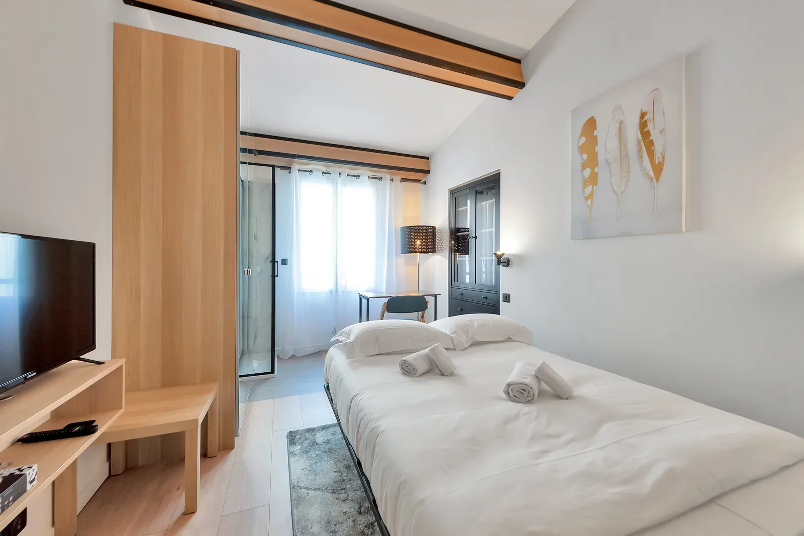 Elegant 3-Bedroom Haven Opposite the Palais des Festivals in Cannes