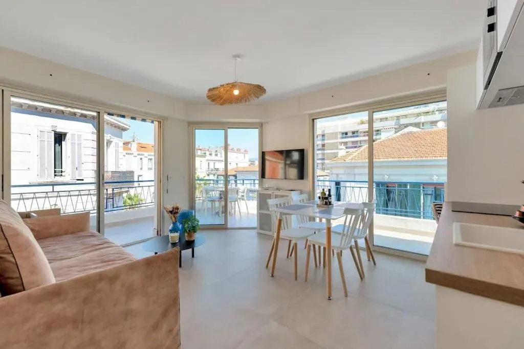 Modern Bright Apartment in the Heart of Cannes