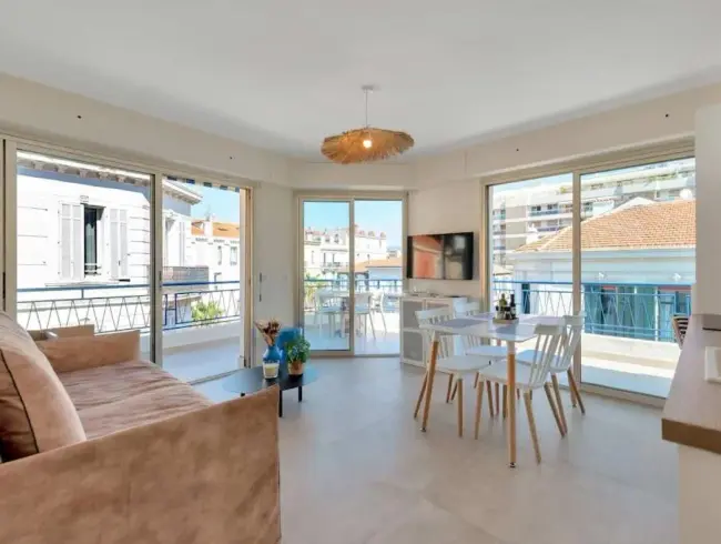 Modern Bright Apartment in the Heart of Cannes