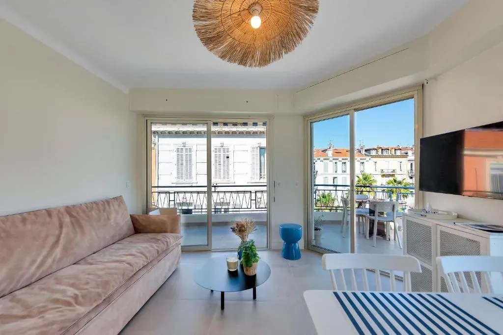 Modern Bright Apartment in the Heart of Cannes