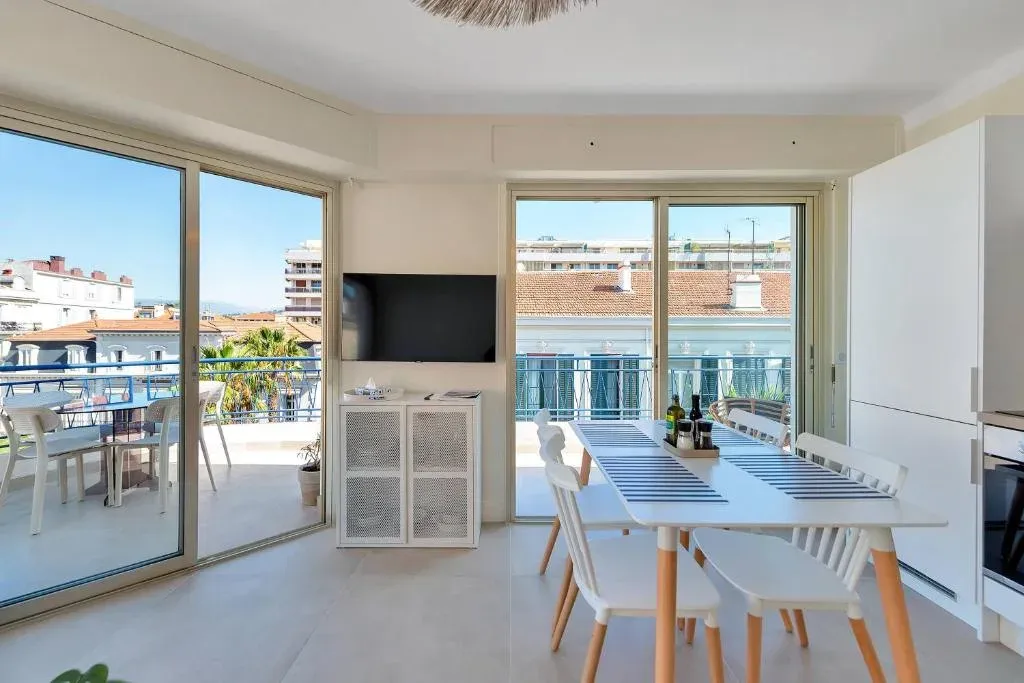 Modern Bright Apartment in the Heart of Cannes