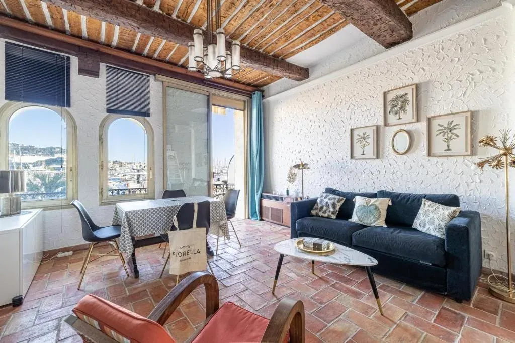 Charming One-Bedroom Apartment with Sea View in Cannes
