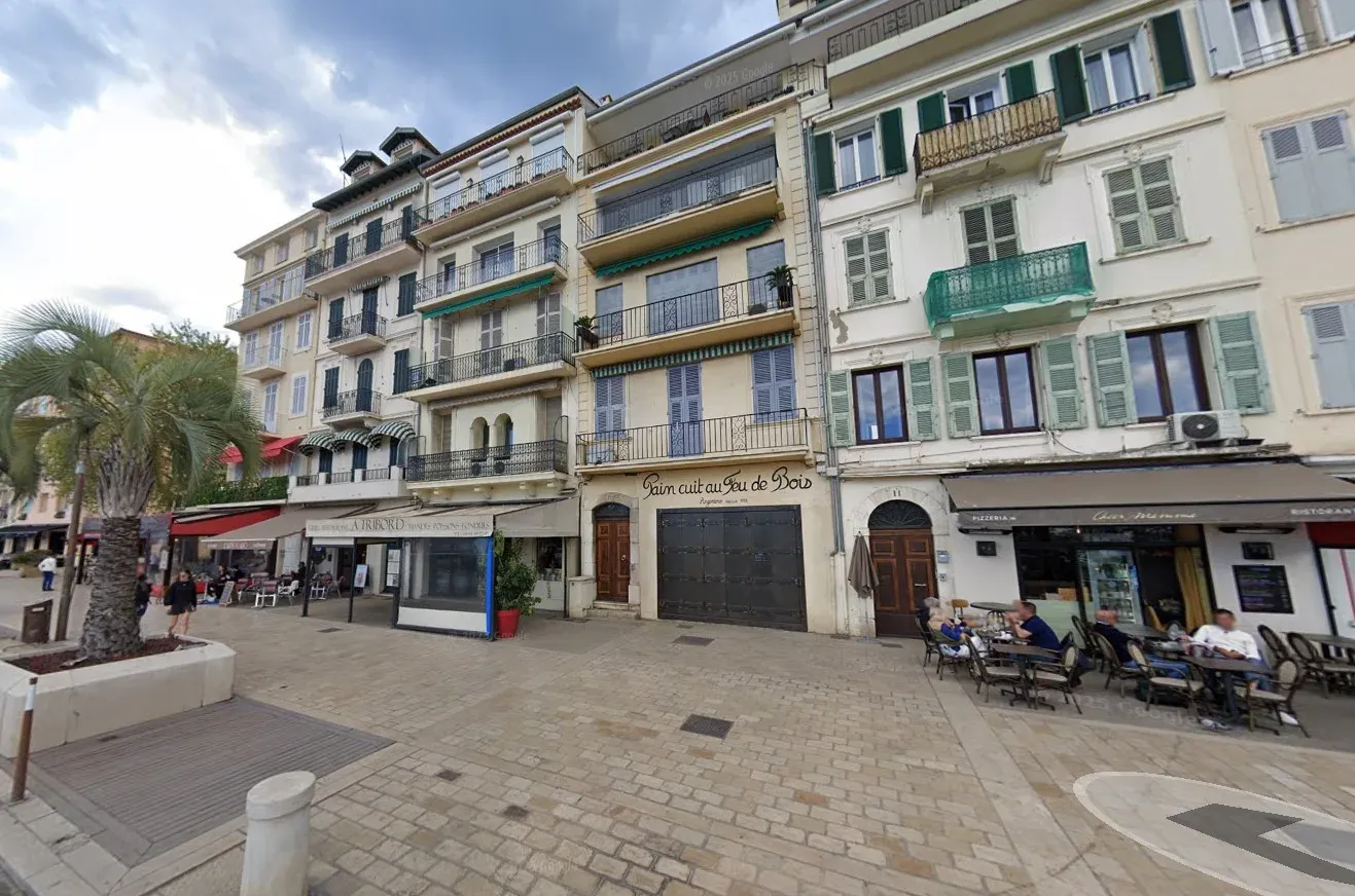 Charming One-Bedroom Apartment with Sea View in Cannes
