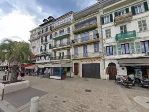 Charming One-Bedroom Apartment with Sea View in Cannes