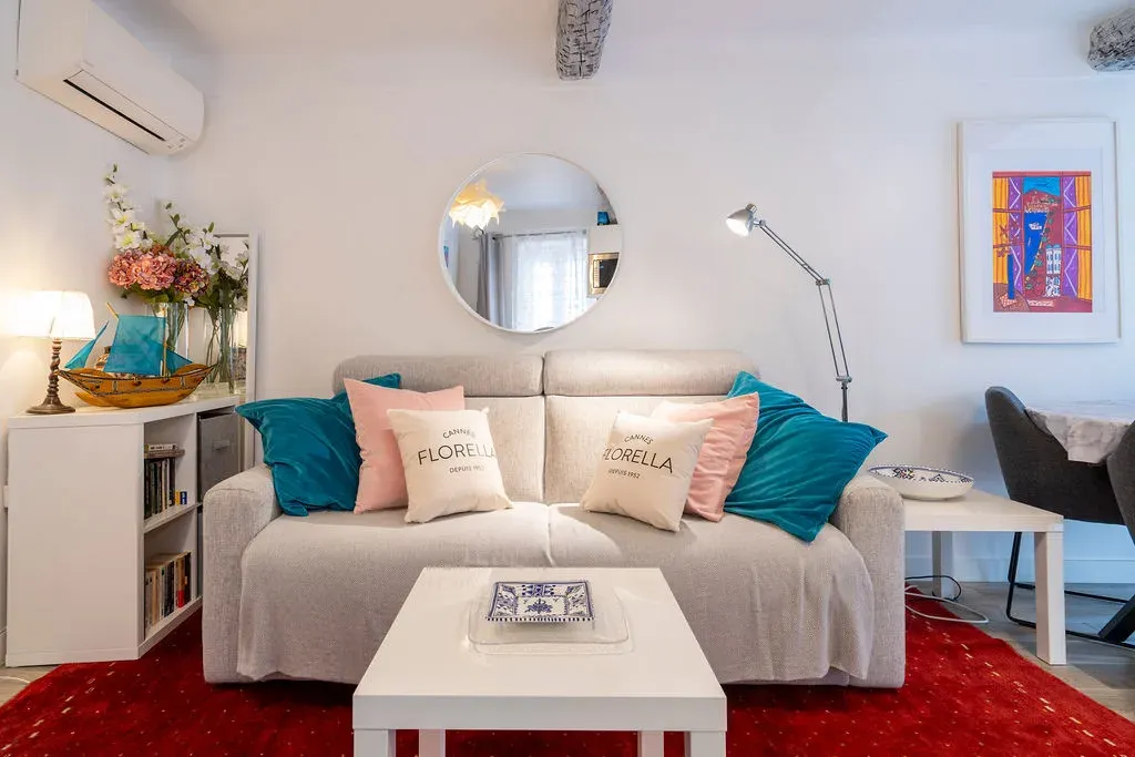 Charming Apartment in Cannes Historic Center