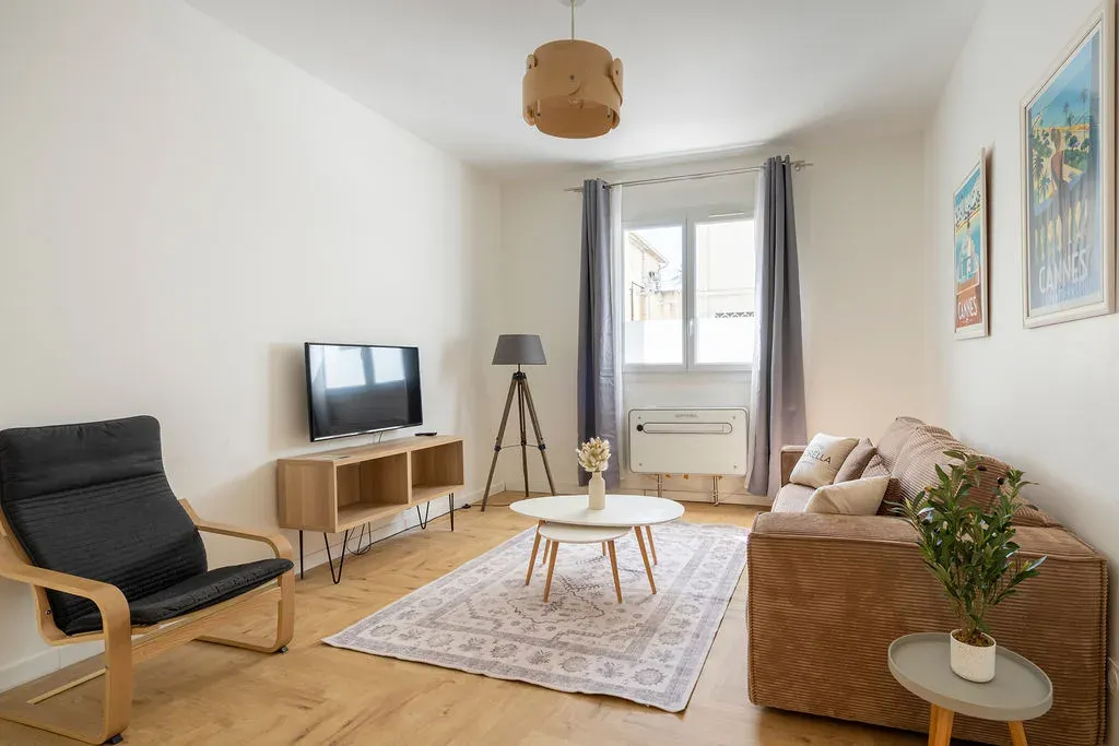 Central Cannes Retreat Near Palais des Festivals