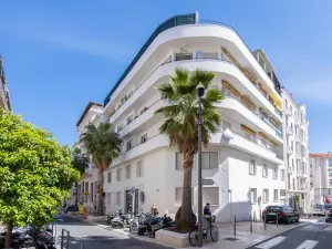 Quiet Residential Stay in Cannes Near Palais des Festivals