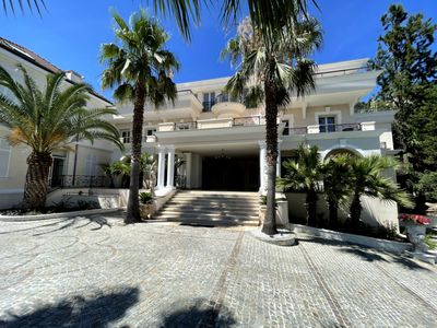 Spacious Cannes Villa with Rooftop & Garden for Premium Events