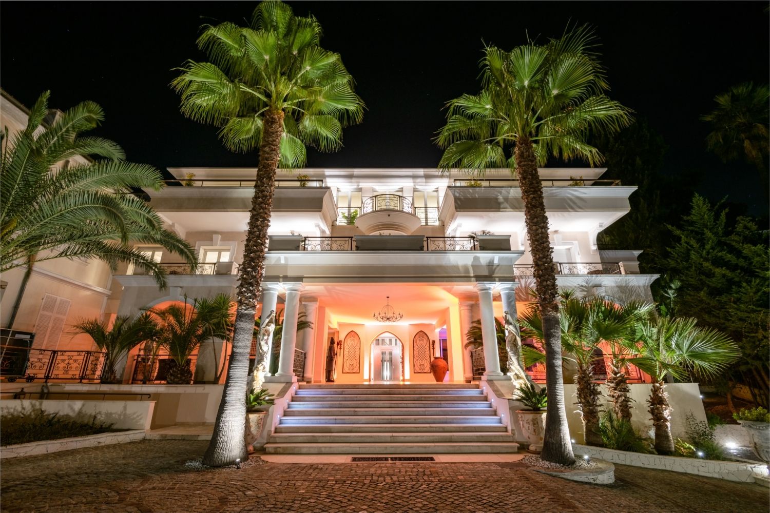 Spacious Cannes Villa with Rooftop & Garden for Premium Events