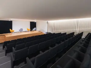 Auditorium for Business Events in Paris — 120 m², Up to 100 People
