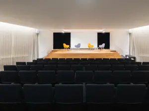 Auditorium for Business Events in Paris — 120 m², Up to 100 People