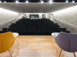 Auditorium for Business Events in Paris — 120 m², Up to 100 People