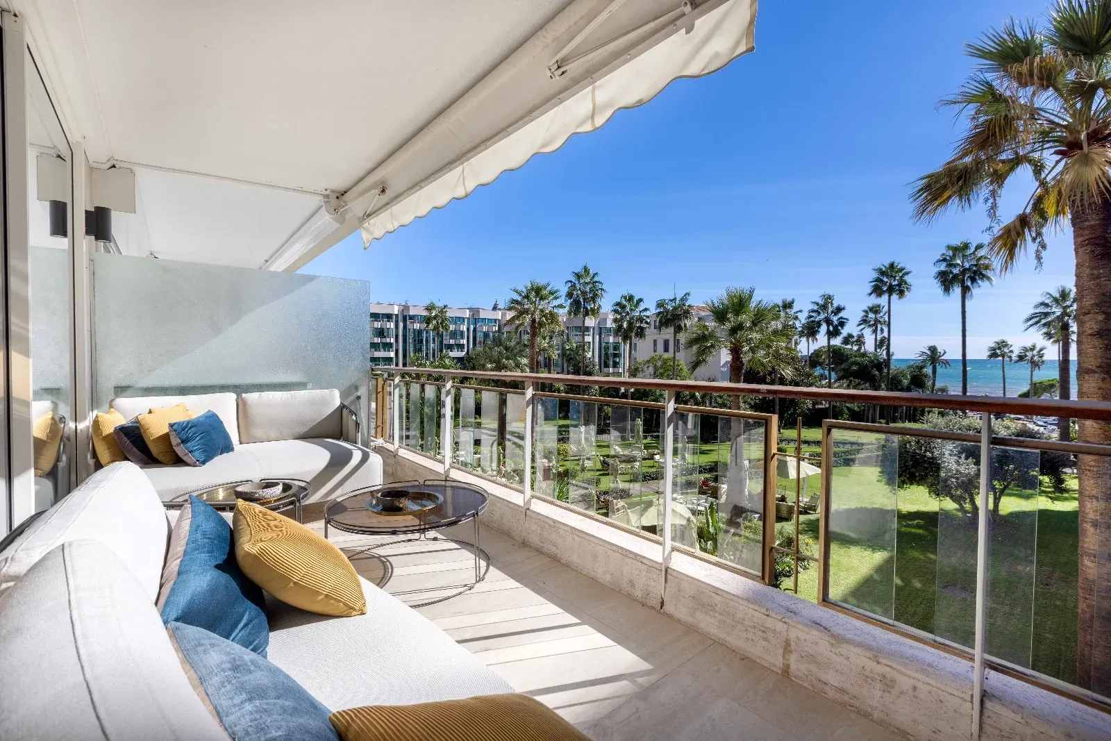 Spacious 3-Bedroom Apartment on Boulevard de la Croisette, Cannes