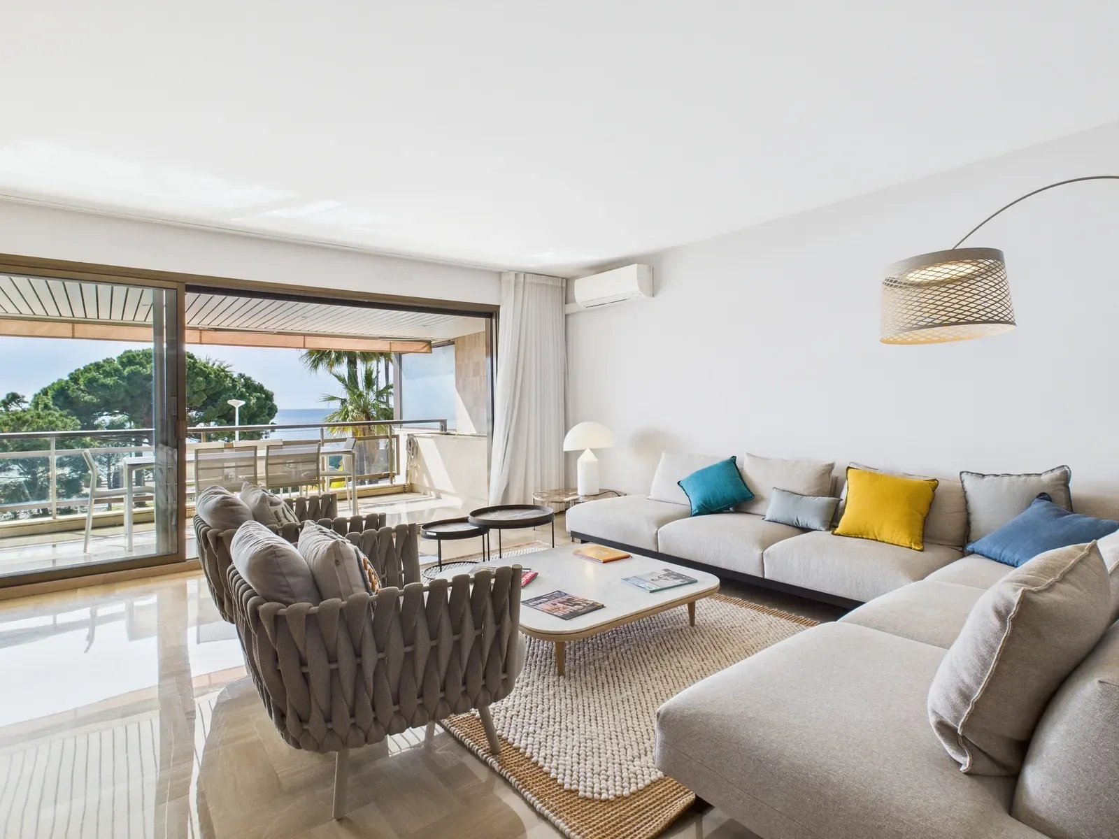 Appartement Élégant 3 Chambres avec Vue Mer à Cannes