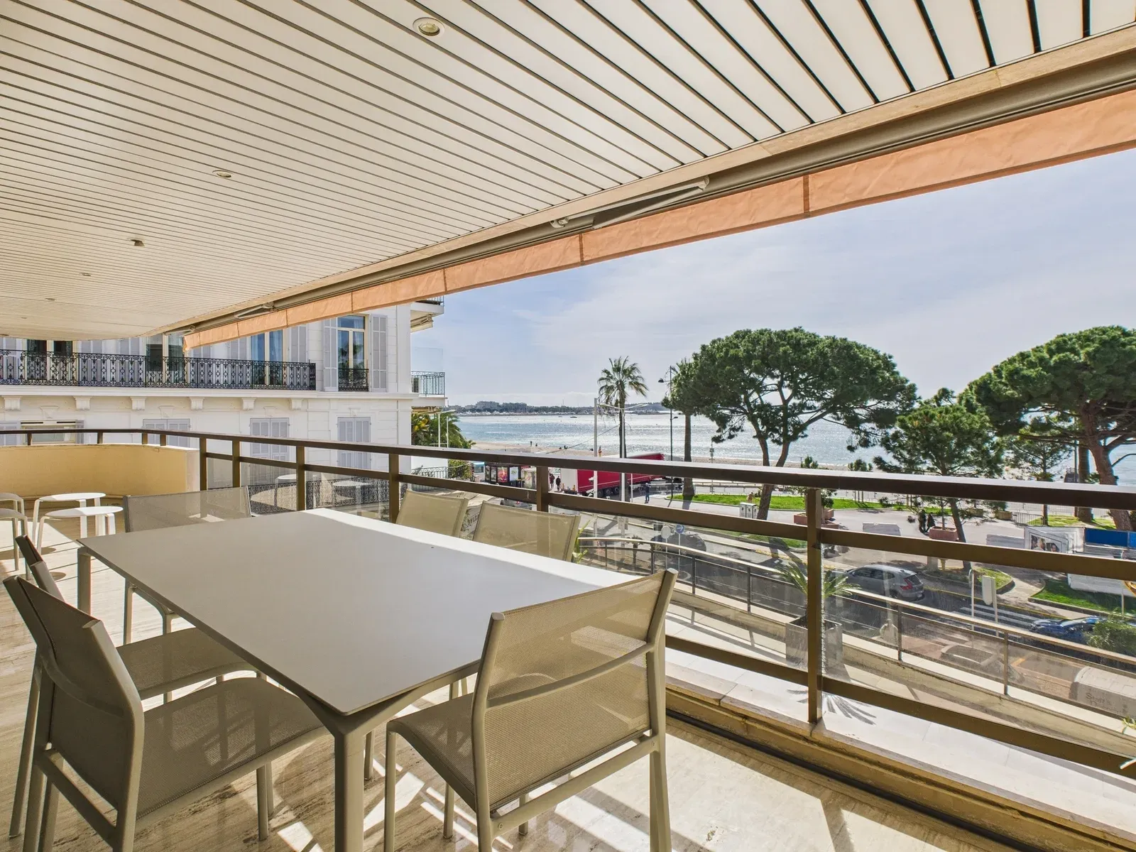 Appartement Élégant 3 Chambres avec Vue Mer à Cannes