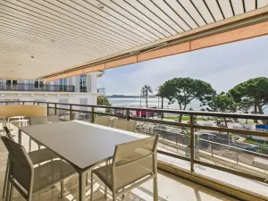 Appartement Élégant 3 Chambres avec Vue Mer à Cannes