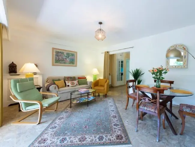 Two-Bedroom Apartment with Pool Access in Cannes