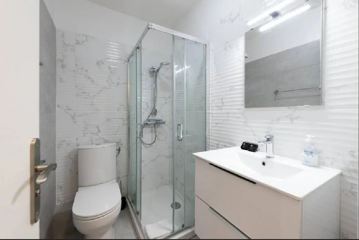 Two-Bedroom Apartment with Pool Access in Cannes