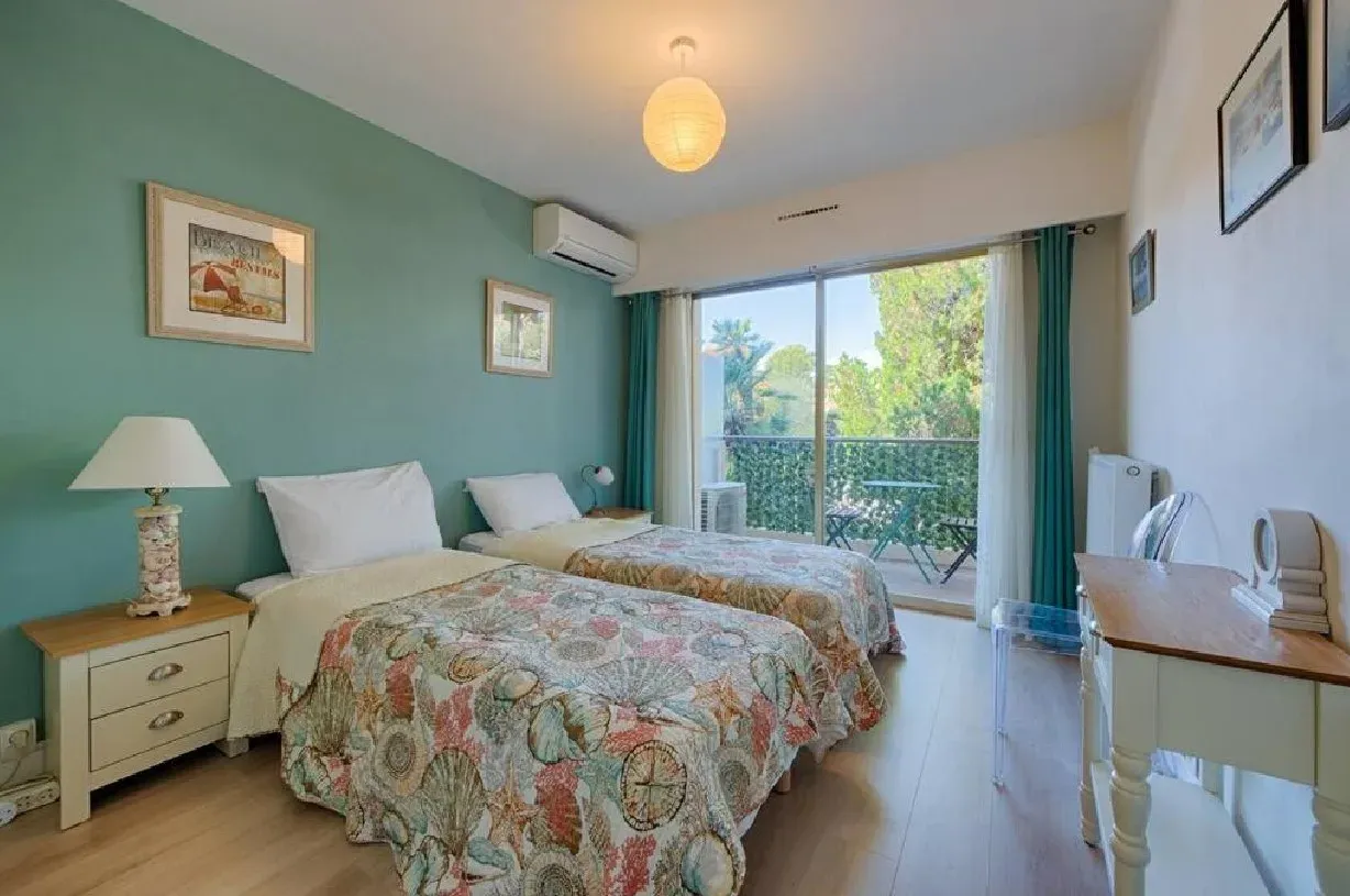 Two-Bedroom Apartment with Pool Access in Cannes