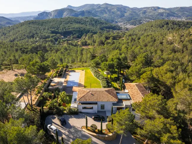 Contemporary Provençal Villa & Event Venue in Auriol