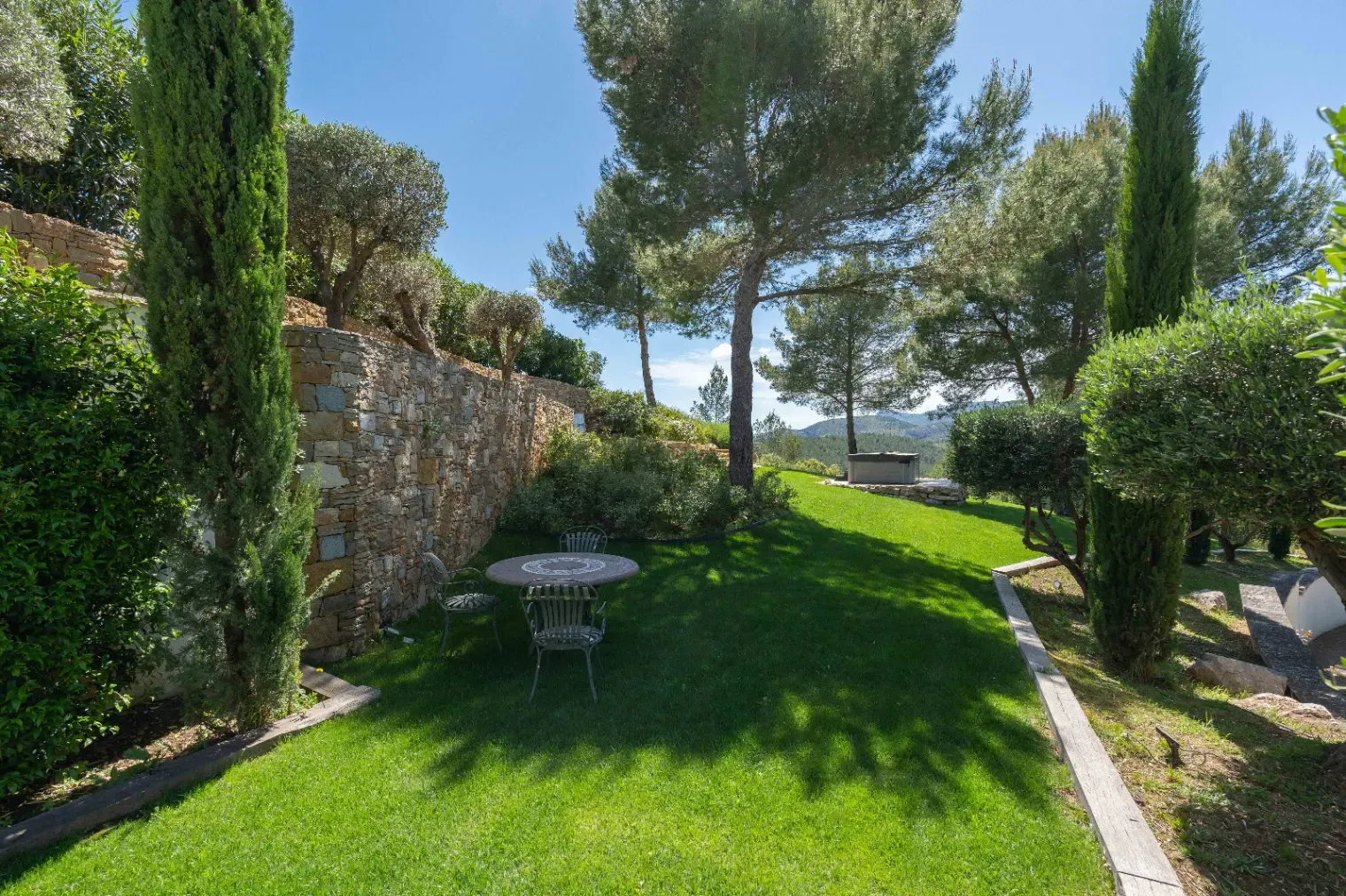 Contemporary Provençal Villa & Event Venue in Auriol