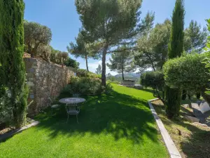 Contemporary Provençal Villa & Event Venue in Auriol