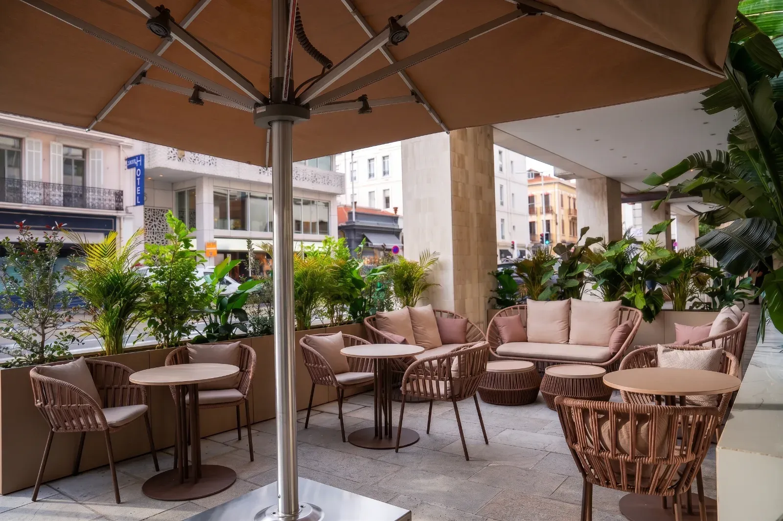 Contemporary Lounge Bar in Cannes | Private Hire