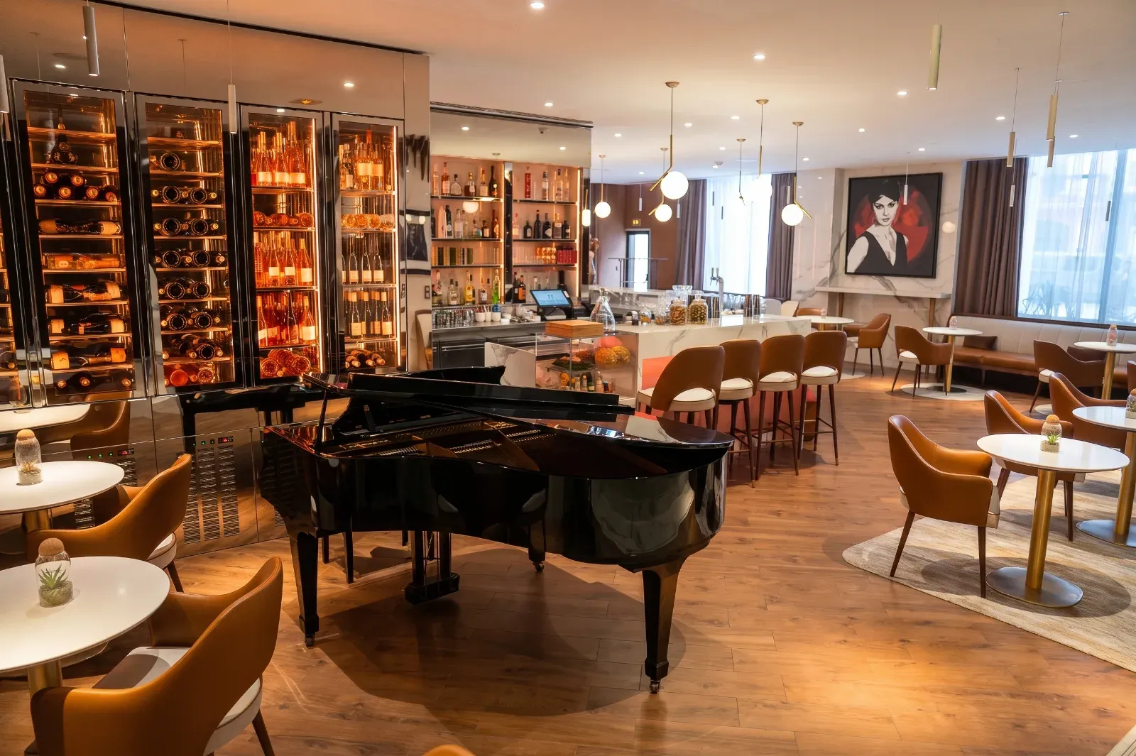 Contemporary Lounge Bar in Cannes | Private Hire