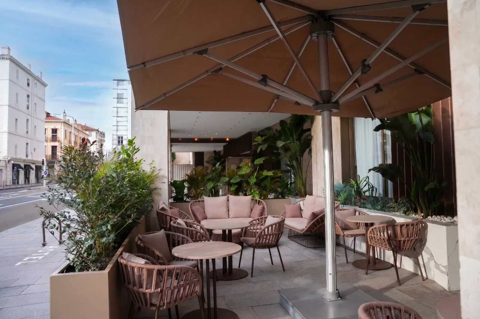 Contemporary Lounge Bar in Cannes | Private Hire