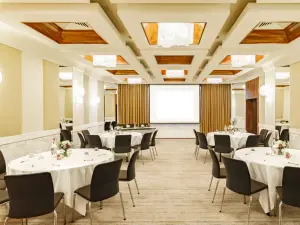 Bright Meeting Room in Cannes