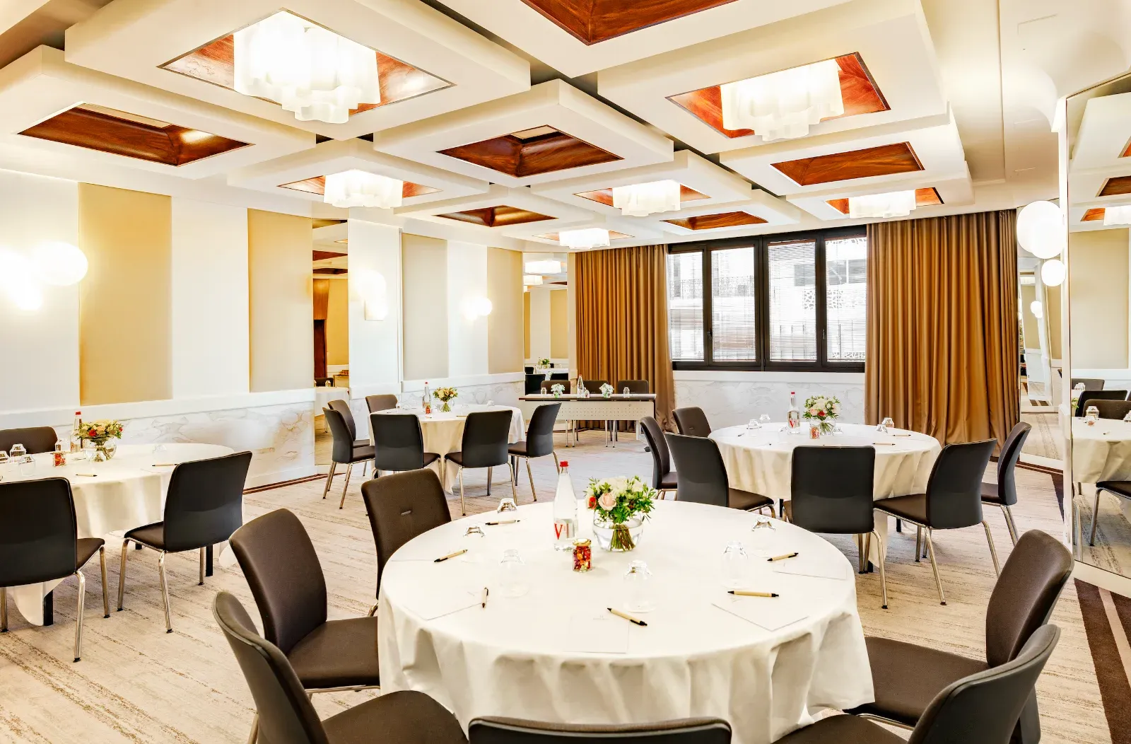 Bright Meeting Room in Cannes