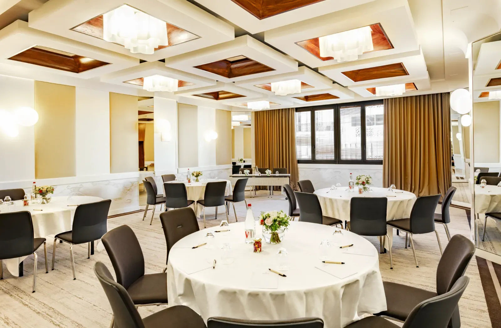 Bright Meeting Room in Cannes
