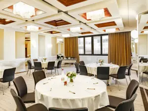 Bright Meeting Room in Cannes