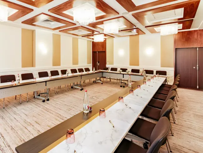 Bright Seminar Room in Cannes | Venue for Meetings & Workshops