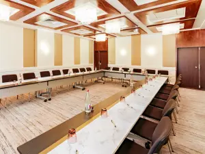Bright Seminar Room in Cannes | Venue for Meetings & Workshops