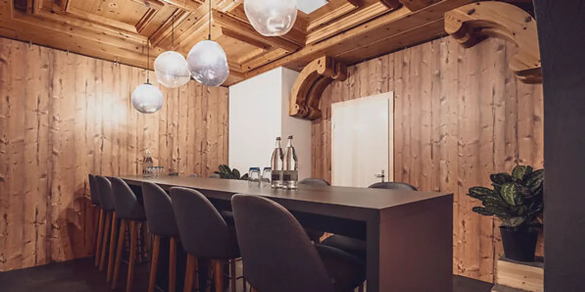 Intimate wine lounge for business meetings in Davos