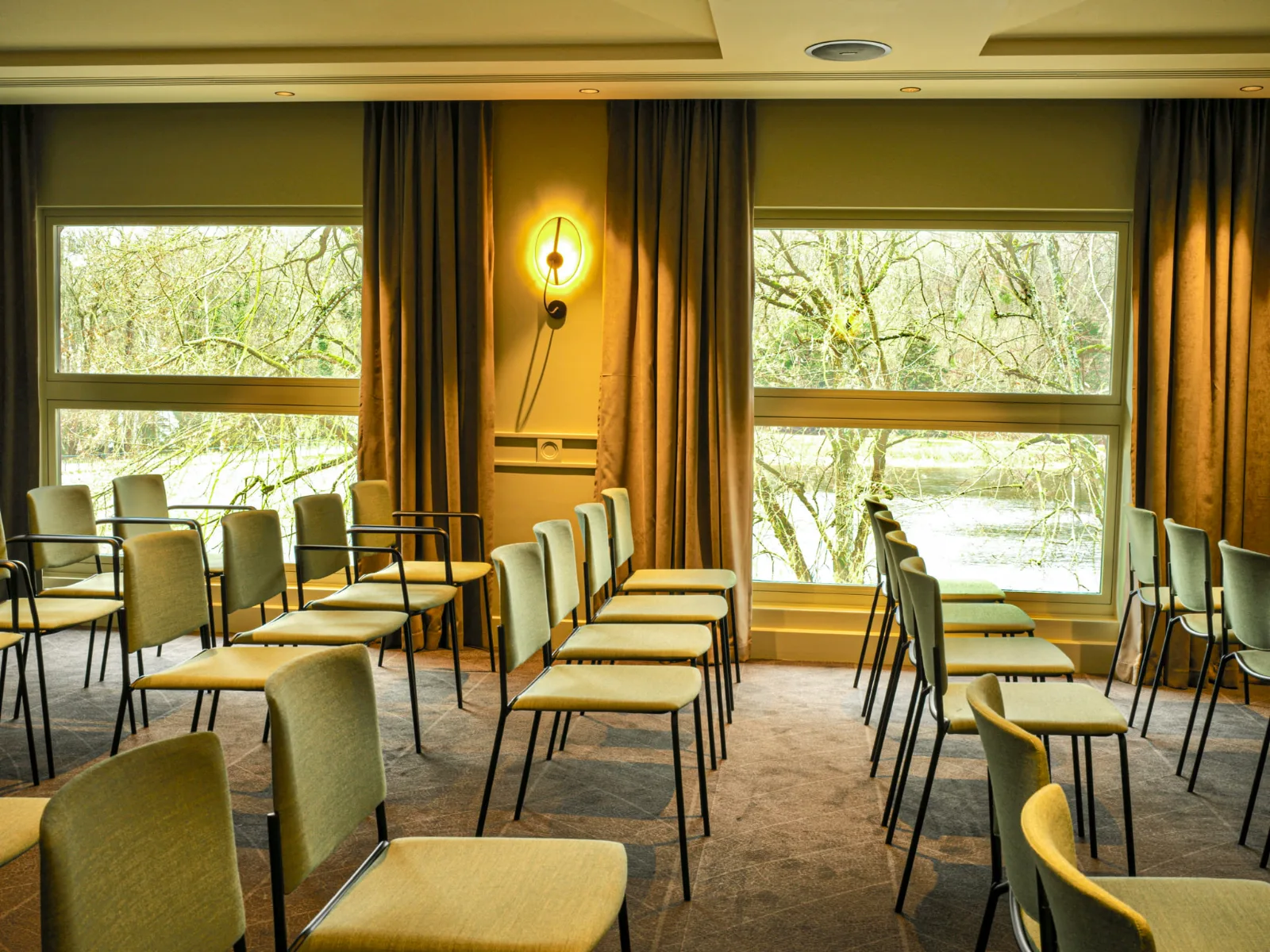 50m² daylight room with a breathtaking view of the famous artist ponds