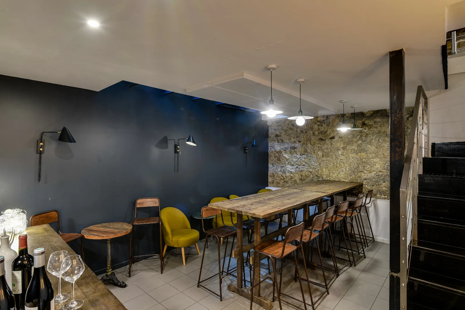 Dining room in a cosy restaurant in the heart of Batignolles
